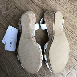新品未使用　白サンダルLの画像