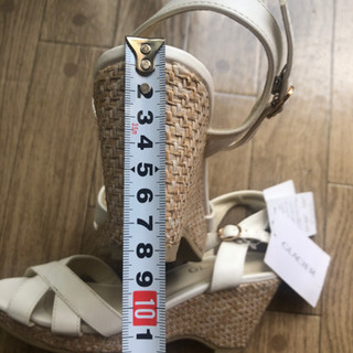 新品未使用　白サンダルLの画像