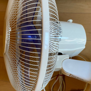 壁掛け扇風機の画像