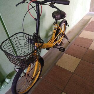 黄色い自転車1台