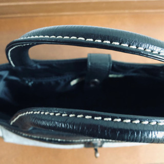 布帛と皮革のハンドバッグ　の画像