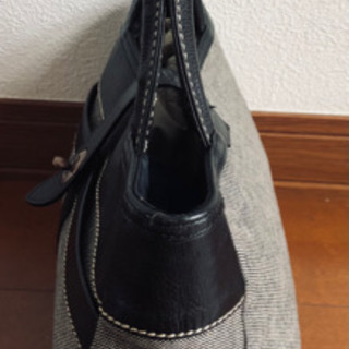布帛と皮革のハンドバッグ　の画像