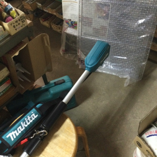 マキタの充電式の草刈り機　未使用デス