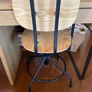 IKEAの机と椅子