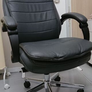 書斎用椅子の画像