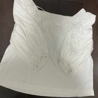 UNIQLOレディース　S トップスの画像