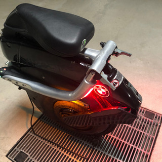 YikeBike 折りたたみ電動バイク　カーボン製