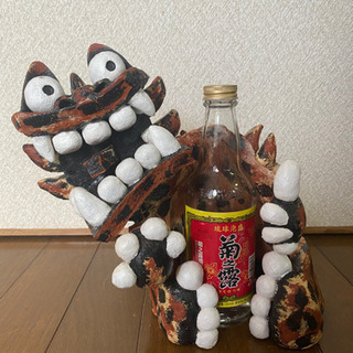  値下げしました。漆喰の瓦シーサー(酒瓶抱っこ)