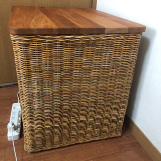 ペットベッド、サイドテーブルにもの画像