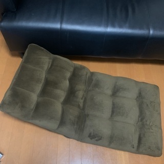 調節可能なフロアチェアの画像