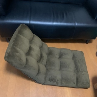 調節可能なフロアチェアの画像