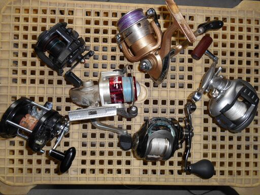 釣り道具　リールまとめて　小さめ　回ることだけ点検　古いですが・・・