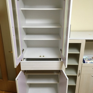 食器棚の画像