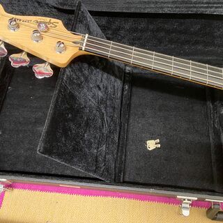(決まりました)SQUIER ( スクワイヤ ) フレットレス BOBLEN製ハードケース付きの画像