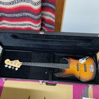 (決まりました)SQUIER ( スクワイヤ ) フレットレス BOBLEN製ハードケース付きの画像