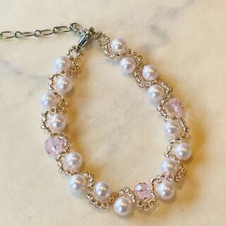 やさしいビーズアクセサリー♪ 華やかなブレスレットを作ります