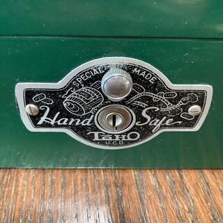 【アンティーク雑貨】【昭和レトロ】　TOHO 手提げ金庫　緑色　☆鍵付き☆の画像