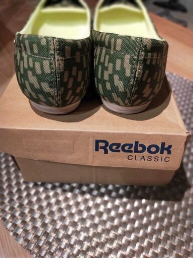 Reebokパンプススニーカー