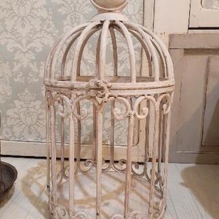 【🌟お譲り先決定】フレンチアンティークシャビーシックな大きな白アイアンの鳥かごΦ24.5×h53　バードケージの画像