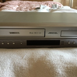 TOSHIBA 一体型D V Dビデオプレーヤージャンク品