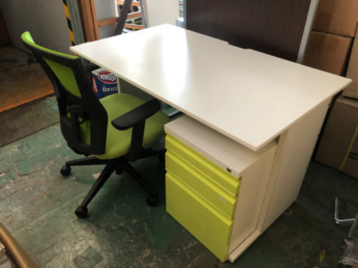 ★送料無料★事務用の机と引き出しと椅子3点セット★