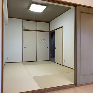 ３LDK＋駐車場付きの分譲マンションの賃貸です。全部屋（４部屋）照明付きです。 − 広島県