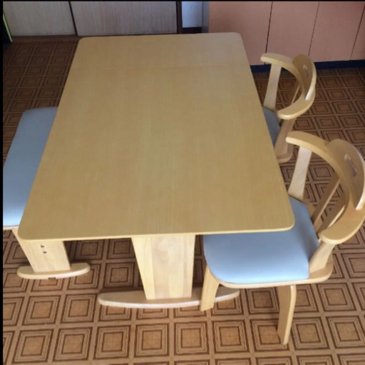 伸長式ダイニングテーブル