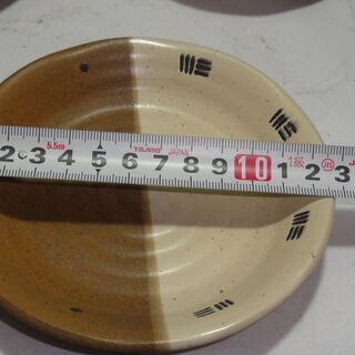 使用少なめ又は未使用　　洒落た柄の小皿　大きさ約12.5㎝　　５枚の画像