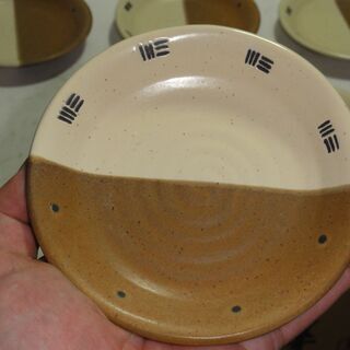 使用少なめ又は未使用　　洒落た柄の小皿　大きさ約12.5㎝　　５枚の画像