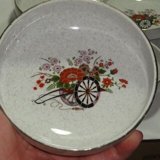 綺麗な絵柄の皿　　５枚の画像