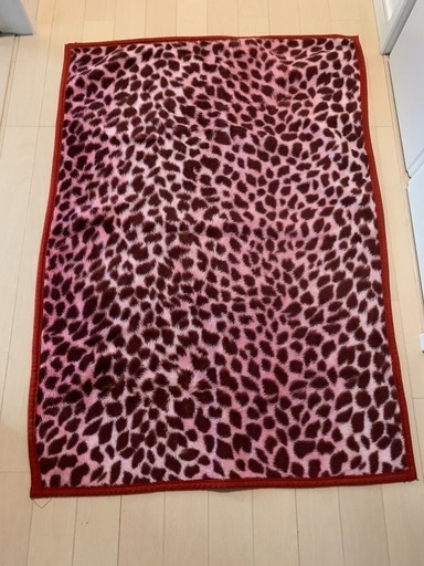 ピンク豹柄膝がけになります縦95cm✖︎69cm✴️1000円