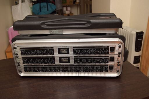 【真空管プリアンプ・コンプレッサー】ベリンガー 4ch分 ケースセット（オマケ付き）