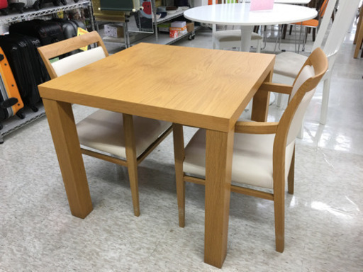 2人掛けダイニング　明るい色合いでオススメ！