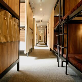住み込みスタッフ大募集|無料でゲストハウスに住めます！|大阪|ゲストハウス|フロントスタッフ・清掃スタッフ|地下鉄堺筋線 恵美須町駅 駅直結｜難波駅徒歩圏内｜学力・経験一切不要！の画像