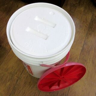 Budweiser 缶型 クーラーボックス ホワイト×レッド 高さ46.5cm スツールにも！ 保冷 椅子 バドワイザー 札幌 厚別店の画像