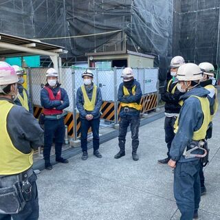 タイル工募集◉日給14000円〜◉現場直行直帰も可能◉道具・制服支給◉寮完備の画像