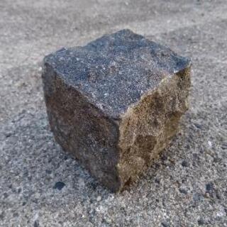 ピンコロ石　黒