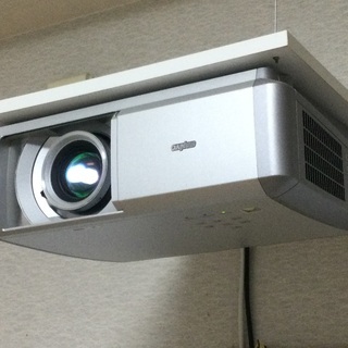 ホーム用プロジェクターと80型スクリーンと10m HDMIケーブ...