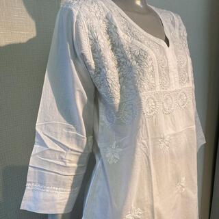 インドの刺繍入りコットントップスの画像