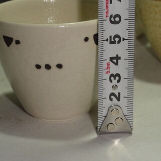 未使用　　ぐい飲み？湯呑み？大きさ約７㎝　５個　　&　　同じ柄の皿　５個　大きさ約１１㎝の画像