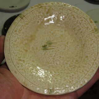 未使用　　ぐい飲み？湯呑み？大きさ約７㎝　５個　　&　　同じ柄の皿　５個　大きさ約１１㎝の画像