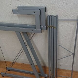 ガラス板パソコンデスクの画像