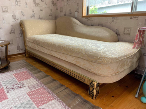 ソファーベッド。気分はクレオパトラ！