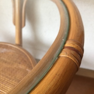 藤のテーブル（中古）の画像