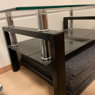 ガラス机（机の下のマットは含まれません）の画像