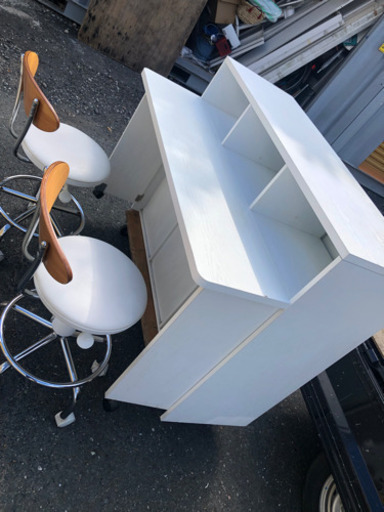 （取り引き中）キッチンカウンター　収納棚　チェアー２脚