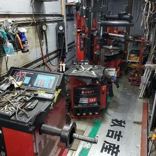 タイヤ組み込み作業