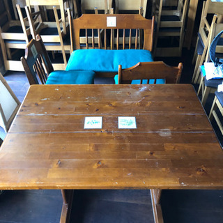 木製テーブルセットの画像