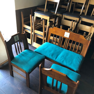 木製テーブルセットの画像