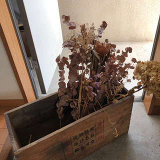 レトロなりんご箱 と ドライフラワー 塩系